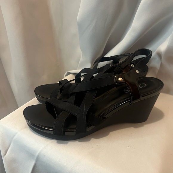 Chaps Black Wedge Sandals with Criss-Cross Straps - Picture 1 of 9